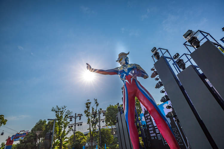 首个奥特曼焦点馆落户上海海昌海洋公园12米高巨型赛罗奥特曼雕塑亮相